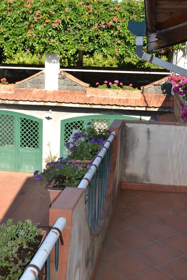 B&B La Casa Del Ficus Stazzo Italy