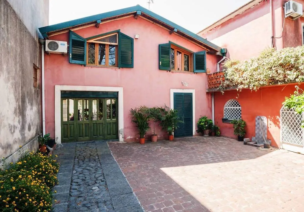 B&B La Casa Del Ficus Stazzo Bed & Breakfast