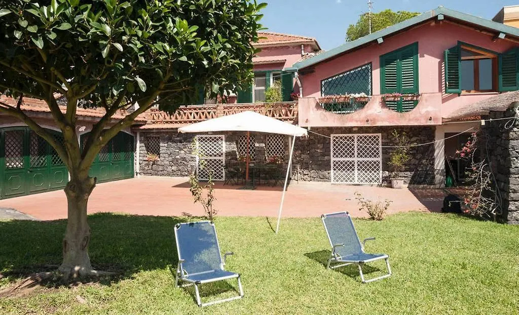 B&B La Casa Del Ficus Stazzo Bed & Breakfast