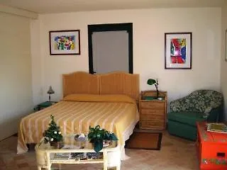 ベッド・アンド・ブレックファスト B&B La Casa Del Ficus Stazzo