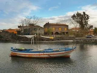 B&B La Casa Del Ficus Stazzo Bed & Breakfast