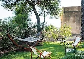 B&B La Casa Del Ficus Stazzo 2*,  Italy