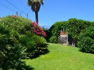 B&B La Casa Del Ficus Stazzo Bed & Breakfast