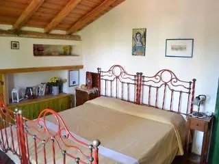 B&B La Casa Del Ficus Stazzo 2*,  Italy